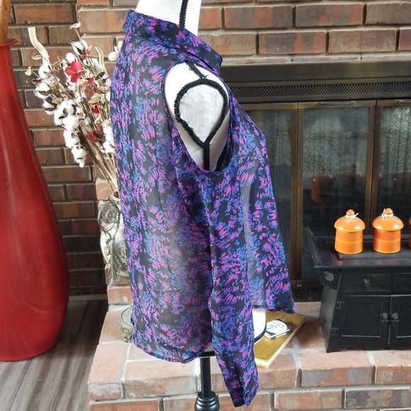 Nollie Cold Shoulder Button Down Printed Top - Picture 3 of 7